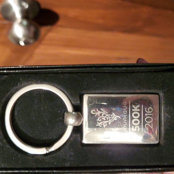 Younique key chain - Picture 1 of 1